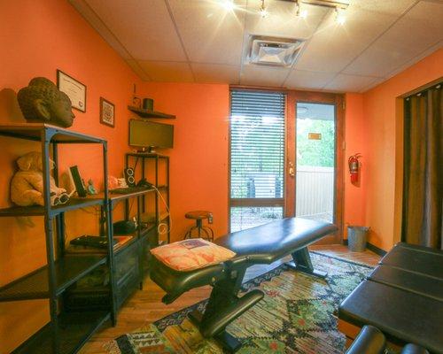 Upper Cervical and Traditional Full Spine Chiropractic Office