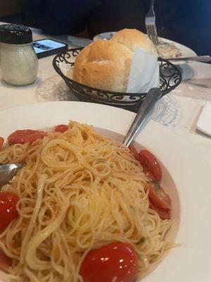 Capellini con Pomodoro - Small with warm soft bread