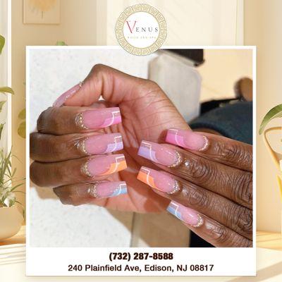 Indulge in a pampering summer manicure for ultimate relaxation!
ℬℴℴℴℴℯℴ