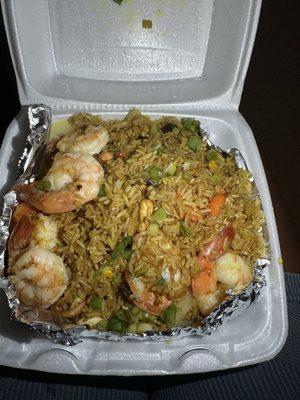 K3. Pineapple Fried Rice with Jumbo Shrimp.. too many cashews in it