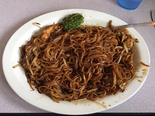 Chicken PadThai. Where are the fresh veggies on top?