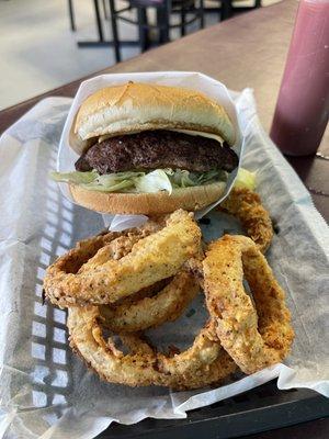 Cheeseburger with gourmet onion rings