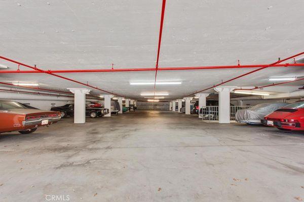 Secured underground garage - Spaces for lease