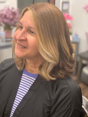 Accent hi lites , roots touch up and haircut ‍