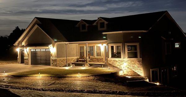 Outdoor landscaping lighting