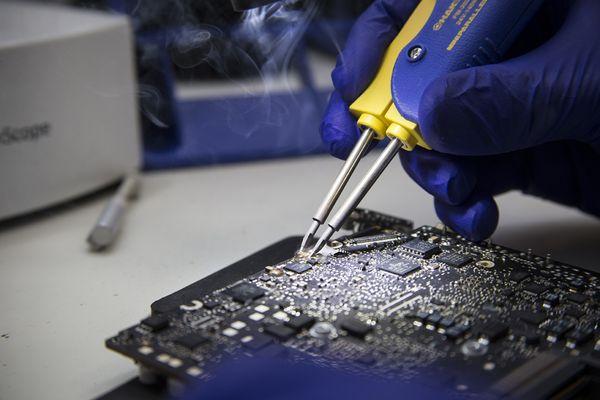 MacBook Pro logic board Micro-solder repair.