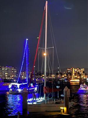 A FREE EVENT! A Fleet of Lighted Holiday Decorated Floating Vessels & Music  @ The Marina Del Rey Boat Parade Christmas 2021