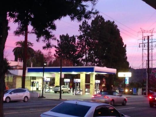 Newly opened. Cheapest gas in Burbank right now.