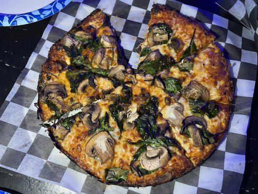 Pizza with mushroom and spinach