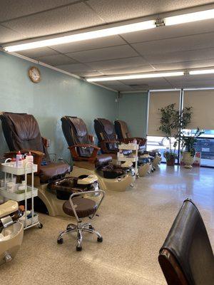 Nice massaging pedicure chairs. Very clean salon!