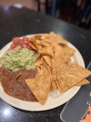 Chips, Salsa Fresca & Guac