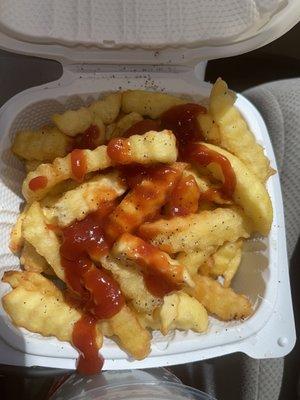 Crinkly Fries with salt,pepper & ketchup