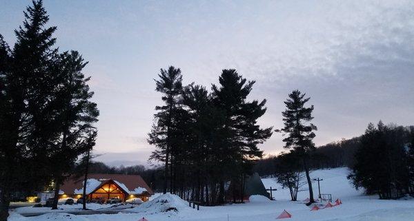 Driveway view of lodge