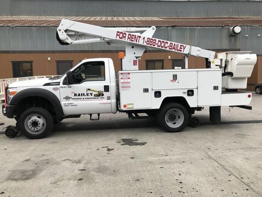 42 ft working height bucket truck. This unit is insulated for use near electricity, and is equipped with hi-rail gear for use on rails.