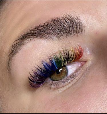 Add a pop of color to any lash set!