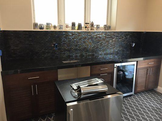 Simple back splash displaying Pewter and Bronze 1 x 2 tiles