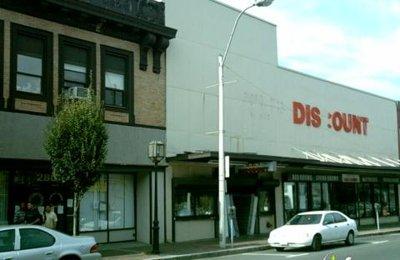 BD's Discount Store, Broadway,  Chelsea, MA