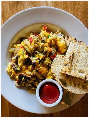 One cannot resist the deliciousness and freshness of a Farmer's Scramble. #WistariaR&B #TheWeekender #SierraMadreCA