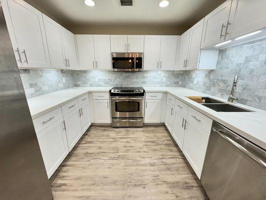 Here we have the finished cabinets after installation of doors, handles, and backsplash