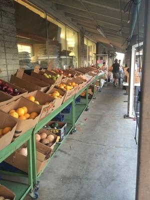 Fruit stand!! Fresh fruits :)