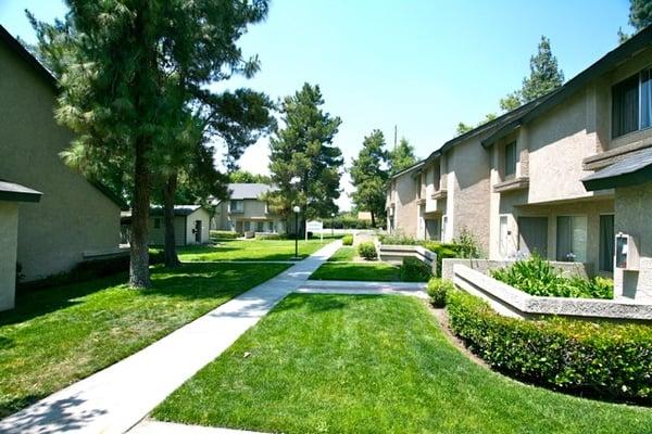 Beautiful Townhomes in the heart of Redlands, Great move in Specials!