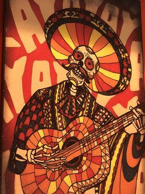 Los Muertos tocan guitara Day of the Dead