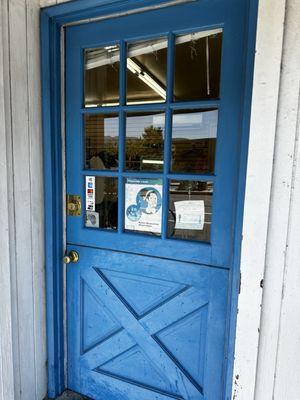 I haven't seen a Dutch door in 35 years. Love it!