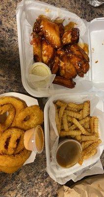 BBQ wings m, fries with gravy sauce (on the side per my request) onion rings with their special Sauce.