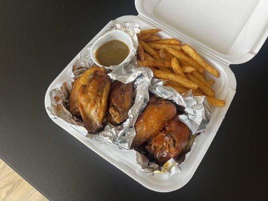 Wings with fries