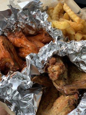 Hot wings, lemon pepper and fries