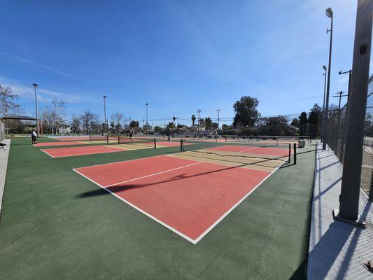 Nice 6 pickleball courts, no lights at night though!