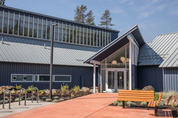 Exterior main entrance at Sunriver Library.