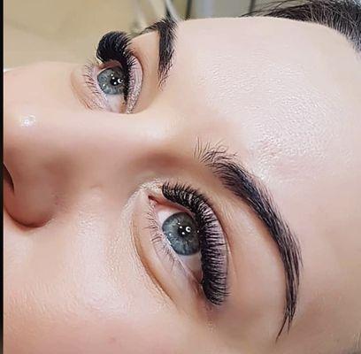 Lash extensions, Russian volume