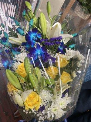 "Regular" bouquet. The photo doesn't do the size justice