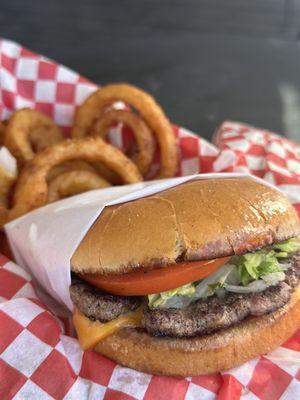 Cheeseburger and crispy onion rings. The photo is deceiving because the burger is hiding several rings. There were plenty.