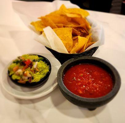 Chips, Salsa & Guacamole (extra $)