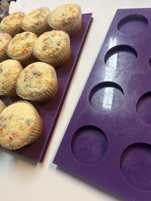 Custom tray & cupcakes