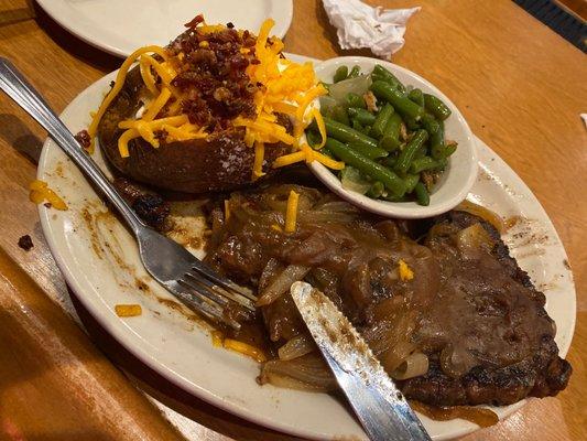 Trying the green beans. No bad. Steak is delicious!