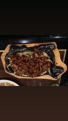 1. Black Pepper Steak on a Sizzling Platter