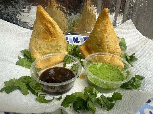 Samosas with chutney