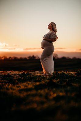 Maternity photo shoot at sunset