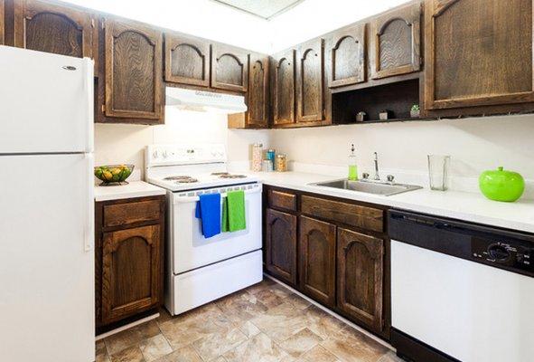 This Classic kitchen gives a "vintage meets elegance" vibe with those perfect condition cabinets!