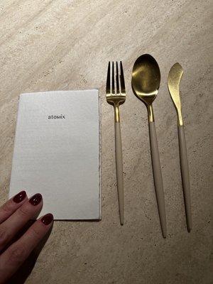 Detailed menu booklet + flatware