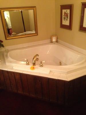 Jacuzzi tub in the Nathaniel Hawthorne suite