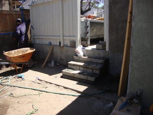 Felton Ave. RB - installing steps, stucco & Turf...