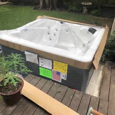 Unwrapping my new Hudson Bay 29 hot tub.