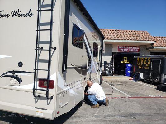 Hernandez Tire Shop