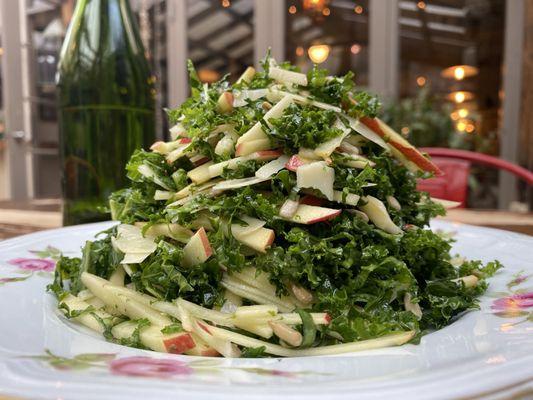 Kale salad with a beautiful lemon dressing