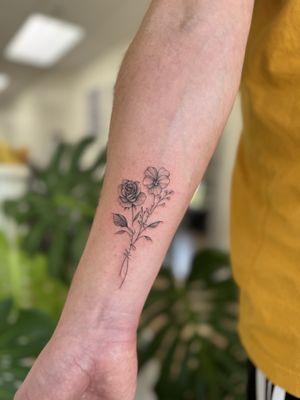 By Amber/ Fine-line flower bouquet tattoo