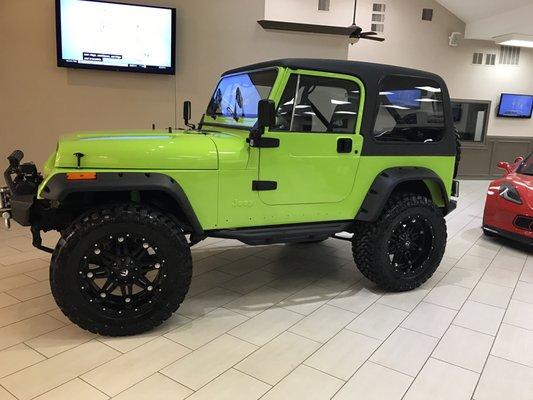 Bad looking Jeep! Love the Green!